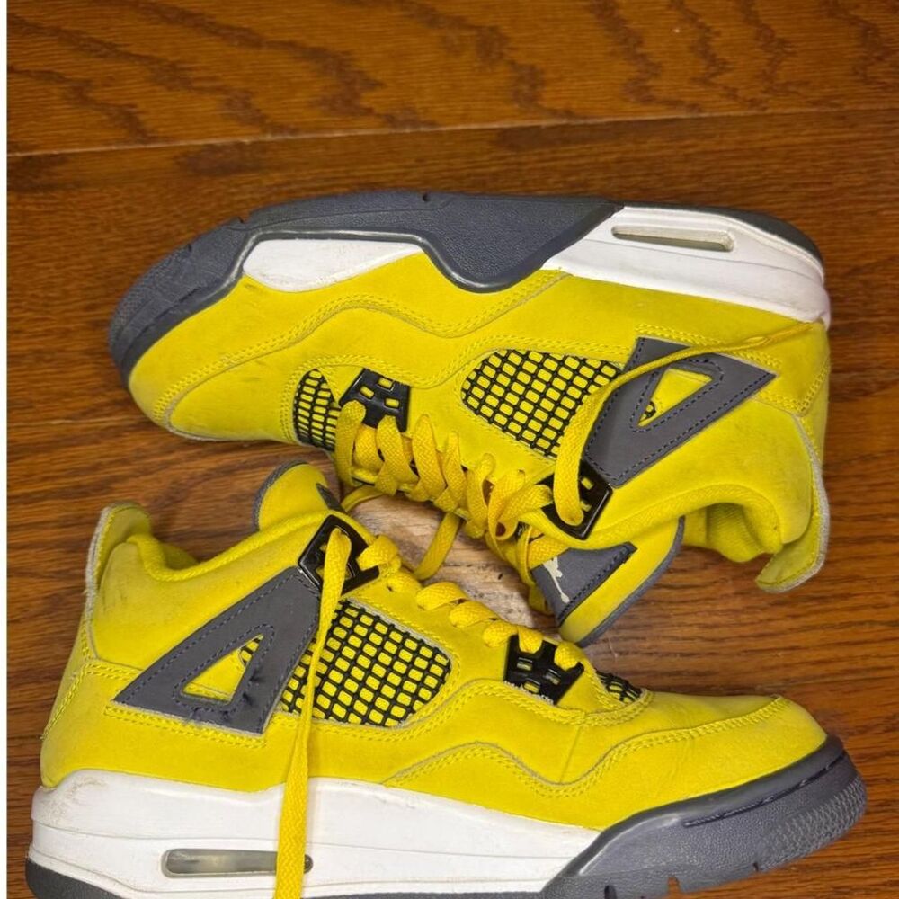 Jordan Women's Yellow Trainers